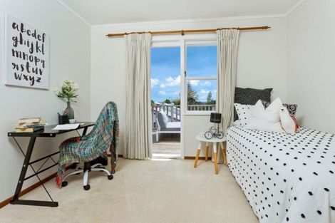 Photo of property in 2/52 Verran Road, Birkdale, Auckland, 0626