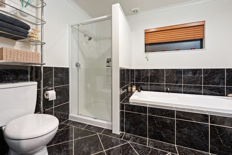 Photo of property in 4 Blue Heron Rise, Stanmore Bay, Whangaparaoa, 0932