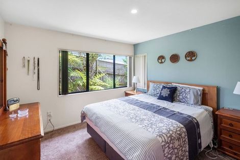 Photo of property in 11 Sandpiper Grove, Unsworth Heights, Auckland, 0632