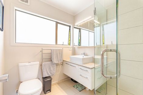 Photo of property in 10 Coromandel Crescent, Mairangi Bay, Auckland, 0630