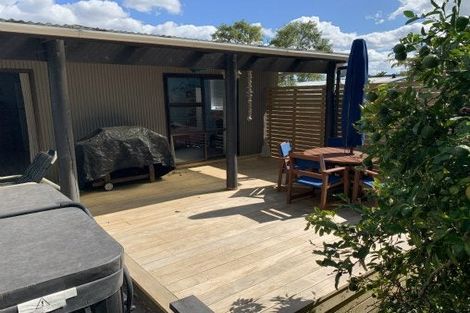 Photo of property in 5 Warwick Avenue, Titirangi, Auckland, 0604