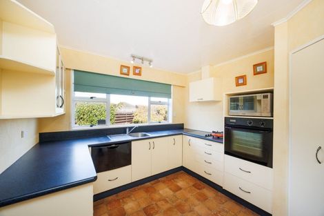 Photo of property in 18 Westhaven Grove, Takaro, Palmerston North, 4412