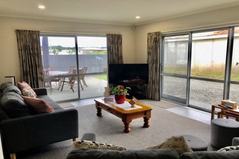Photo of property in 15a Thomas Place, Foxton Beach, Foxton, 4815