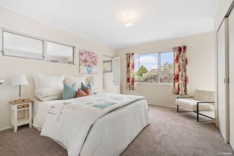 Photo of property in 2/30 Pegler Drive, Howick, Auckland, 2014