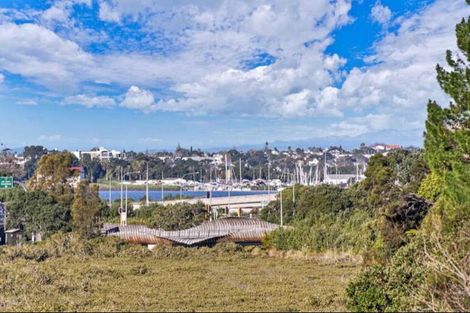 Photo of property in 3/23 Lake Road, Northcote, Auckland, 0627