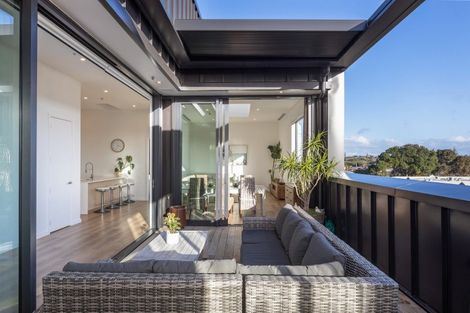 Photo of property in 7/14 Tamariki Avenue, Orewa, 0931