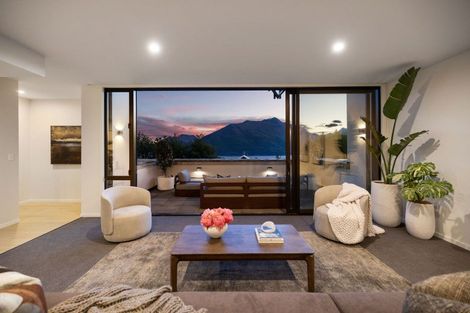 Photo of property in 14 Vancouver Drive, Queenstown, 9300