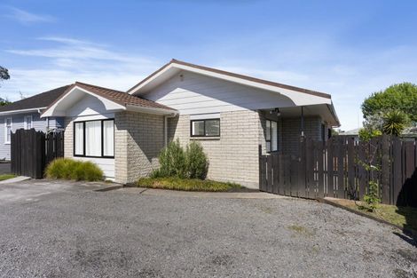 Photo of property in 2/74 Pah Road, Papatoetoe, Auckland, 2025