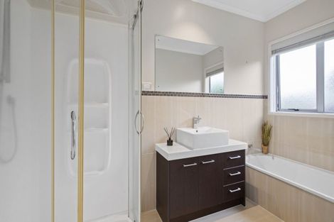 Photo of property in 23 Ina Ville Drive, Pukekohe, 2120