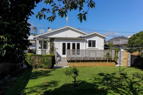 Photo of property in 22 Bulteel Street, New Plymouth, 4310
