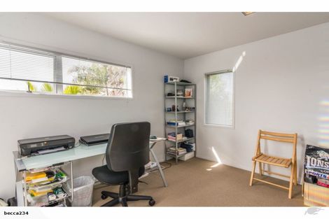 Photo of property in 8 Roy Maloney Drive, Henderson, Auckland, 0612