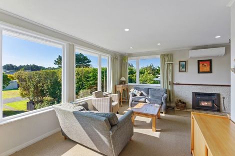 Photo of property in 15 Arthur Street, Waikawa Beach, Levin, 5573