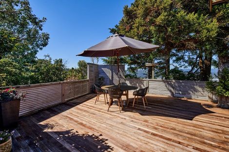 Photo of property in 63 Maungaraki Road, Korokoro, Lower Hutt, 5012