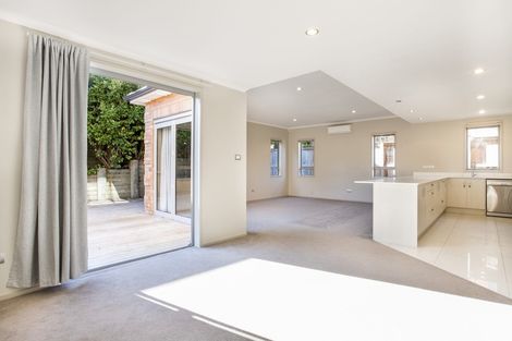 Photo of property in 12 Horizon View Road, Oteha, Auckland, 0632