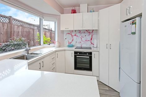 Photo of property in 2/100 Rhinevale Close, Henderson, Auckland, 0612