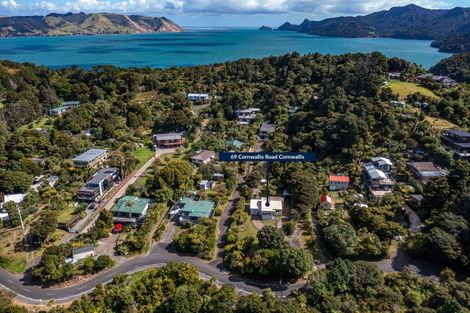 Photo of property in 69 Cornwallis Road, Cornwallis, Auckland, 0604