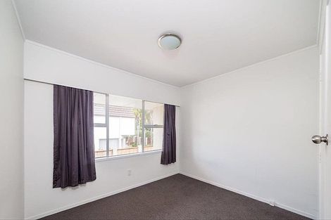 Photo of property in 2/16 Beach Road, Castor Bay, Auckland, 0620