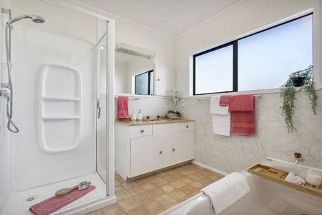 Photo of property in 12 Melandra Road, Stanmore Bay, Whangaparaoa, 0932