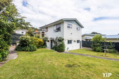 Photo of property in 65 Gloaming Hill, Titahi Bay, Porirua, 5022