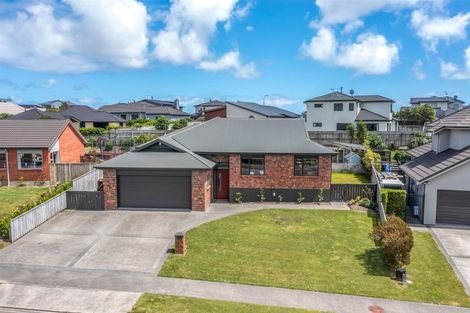 Photo of property in 6 Aotea Drive, Aotea, Porirua, 5024