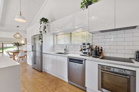 Photo of property in 12 Pine Terrace, Howick, Auckland, 2014