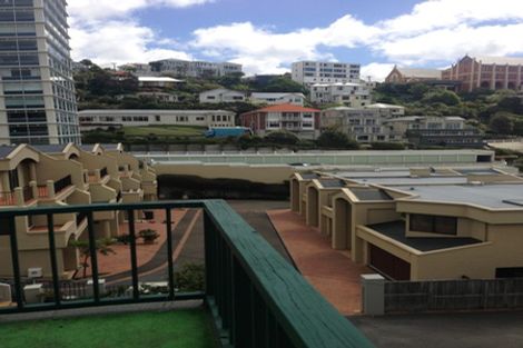 Photo of property in 216 Oriental Parade, Oriental Bay, Wellington, 6011