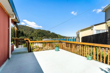 Photo of property in 13a Ferry Road, Days Bay, Lower Hutt, 5013