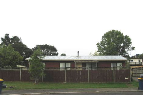 Photo of property in 9 John Webster Place, Glen Eden, Auckland, 0602