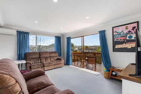 Photo of property in 21 Kelman Road, Kelston, Auckland, 0602