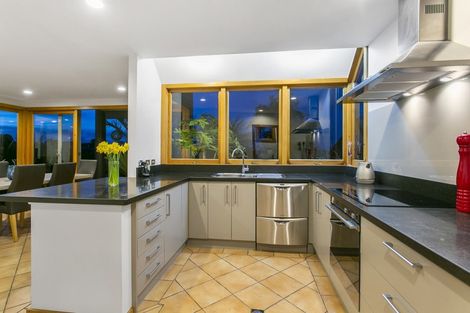 Photo of property in 2/5 Mizpah Road, Waiake, Auckland, 0630