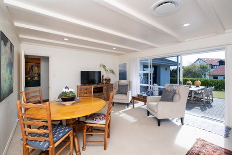 Photo of property in 2 Woodford Heights, Havelock North, 4130