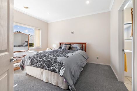 Photo of property in 33 Te Puia Drive, Aotea, Porirua, 5024