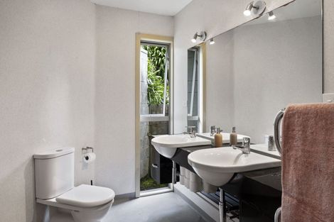 Photo of property in 15 Shortland Street, Lower Vogeltown, New Plymouth, 4310