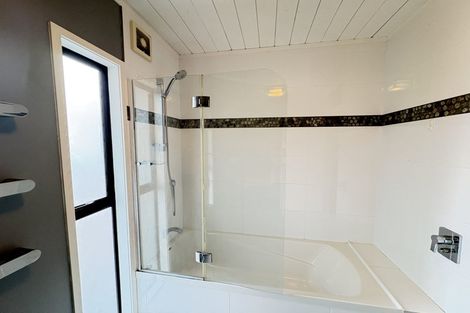 Photo of property in 412 Taupaki Road, Kumeu, 0892