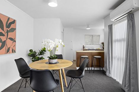 Photo of property in 142a Newlands Road, Newlands, Wellington, 6037