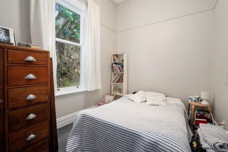 Photo of property in 21 Northland Road, Northland, Wellington, 6012