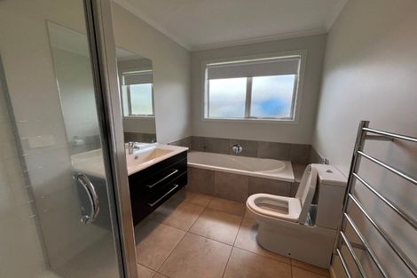 Photo of property in 28 Richardson Road, Omokoroa, 3114