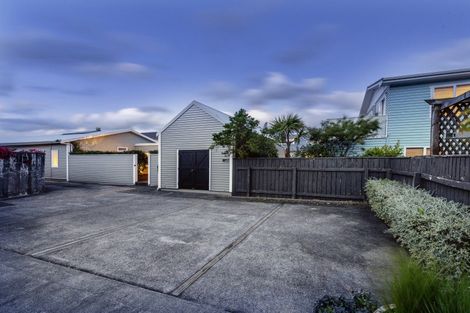 Photo of property in 7 Marine Parade, Seatoun, Wellington, 6022