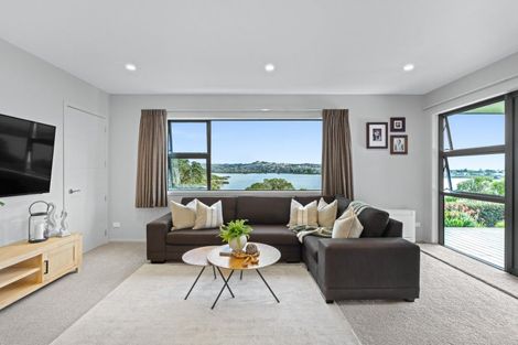 Photo of property in 51 Moffat Road, Red Beach, 0932