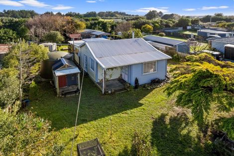 Photo of property in 16 Punga Street, Tangimoana, 4822