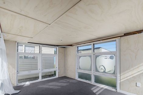 Photo of property in 18 Wyatt Avenue, Onekawa, Napier, 4110
