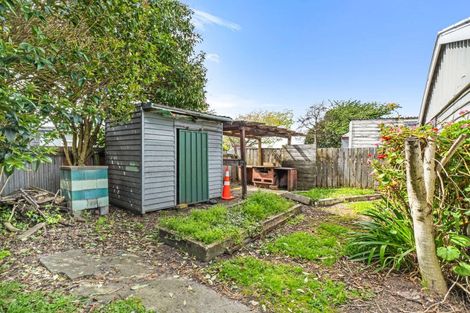 Photo of property in 21 Edgeware Road, Palmerston North, 4410