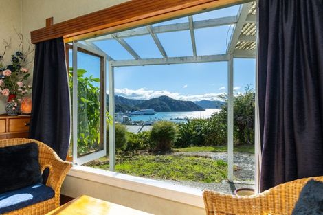 Photo of property in 8 Taranaki Street, Picton, 7220