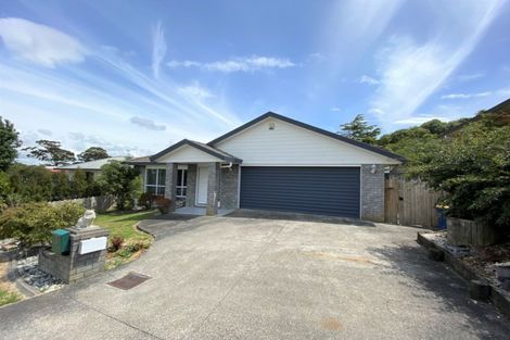 Photo of property in 8 Van Dyke Place, West Harbour, Auckland, 0618