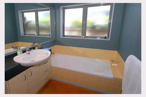 Photo of property in 11 Dallinger Street, St Andrews, Hamilton, 3200