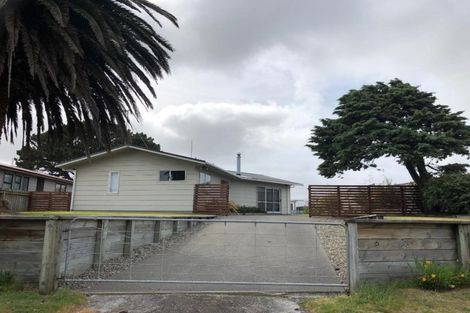 Photo of property in 52 Sarah Street, Waikawa Beach, Levin, 5573