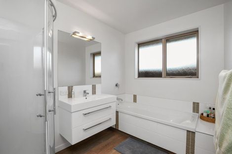 Photo of property in 17 Conie Glen Lane, Broomfield, Christchurch, 8042