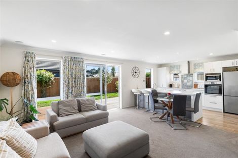 Photo of property in 3a Shillingford Boulevard, Rolleston, 7615