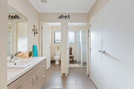 Photo of property in 53 Grand Drive, Orewa, 0931