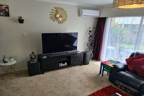 Photo of property in 2/46 Scenic Drive, Manurewa, Auckland, 2102